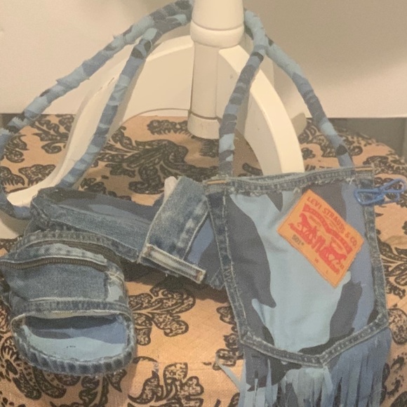 Levi's Other - Ladies Slides & Side Pouch
